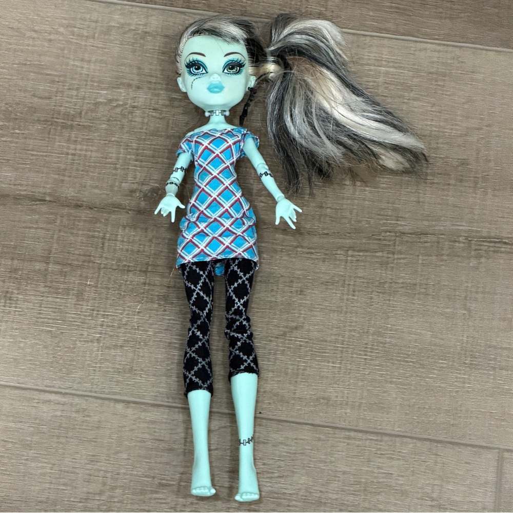 Monster High Doll Frankie Stein Day At The Maul‎ Killer Style No Shoes